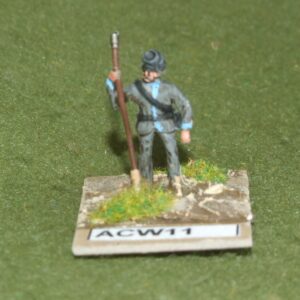 Artillerman in Kepi, holding rammer.